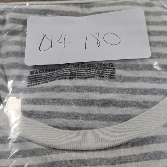 Disney Store T Shirt Top Womens XL Cruella Deville Graphic Short Sleeve V Neck - Picture 8 of 8